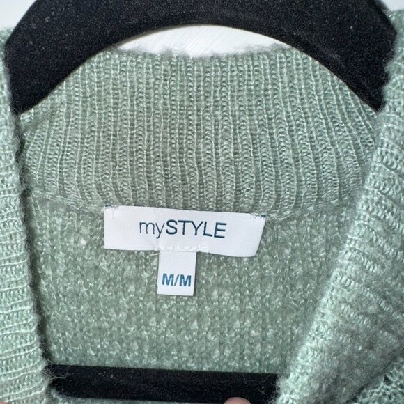 Women's Sweater - Picture 2 of 2